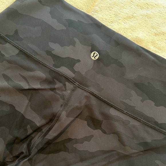 lululemon wonder under 28” camo leggings - Picture 2 of 3